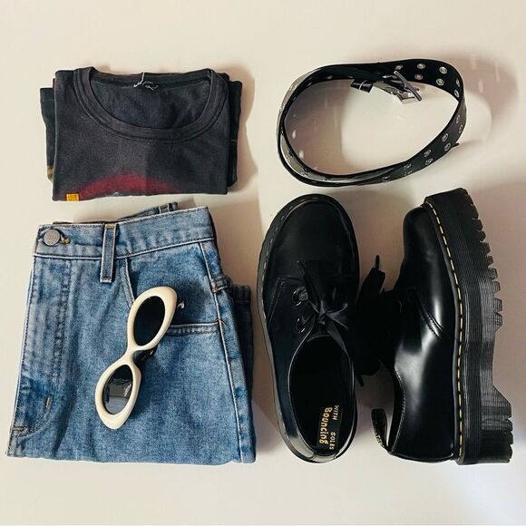 Vintage Guess Medium Wash Blue Denim Mini Skirt Size 28 26" Waist EUC - Picture 2 of 13